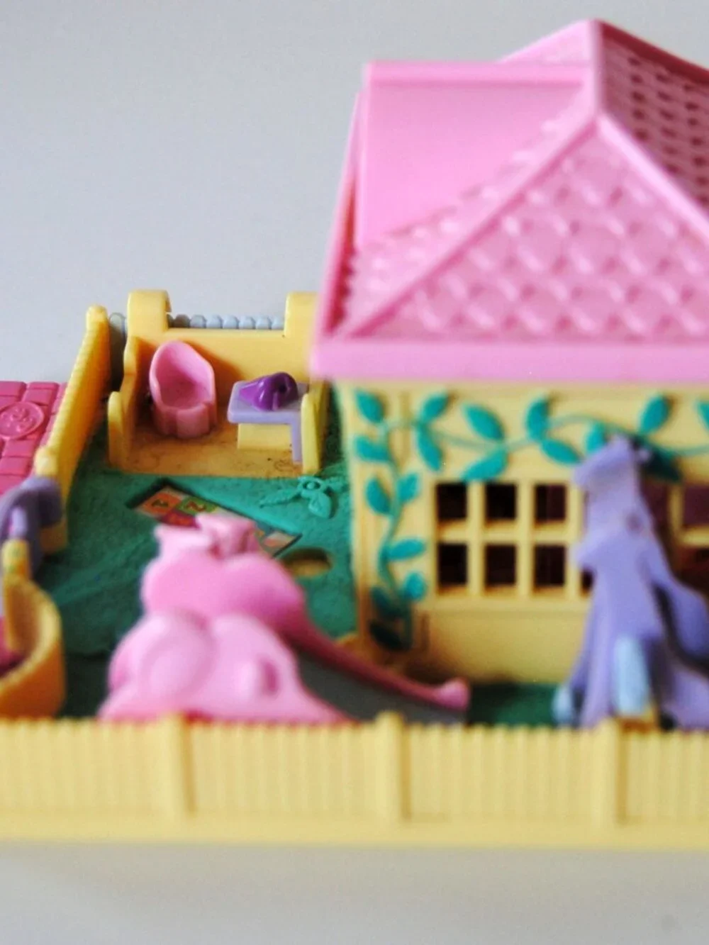 Vintage Bluebird Polly Pocket Pollyville Nursery School Playset Babies Complete